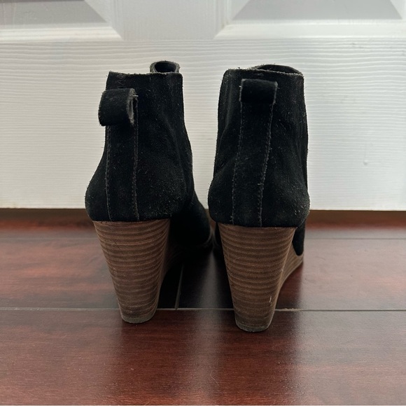 Size 7 Lucky Brand Leather Yoniana Black Pull On Wedge Ankle Boots Booties Shoes - Picture 4 of 7